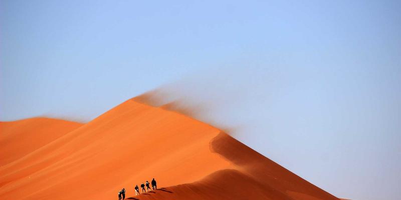 品牌战略新维度：亚联美诺智库解析如何通过体验设计整合线上线下触点，打造无缝客户旅程